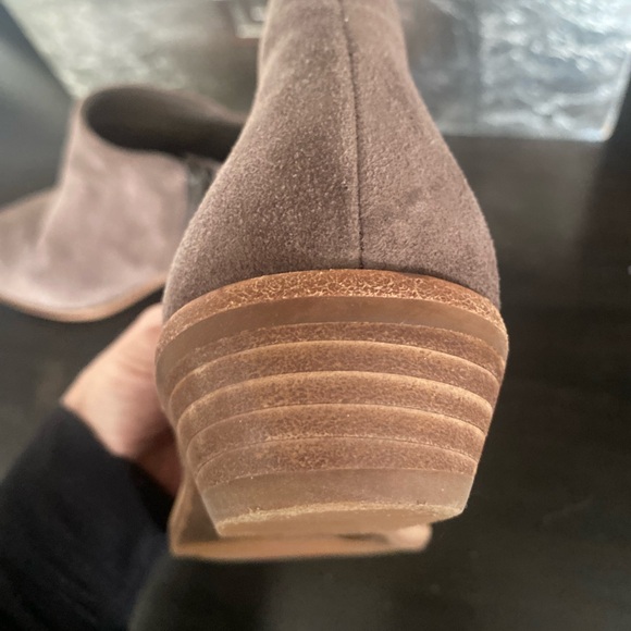 Gianni Bini taupe suede side zip bootie size 7. - Picture 4 of 7